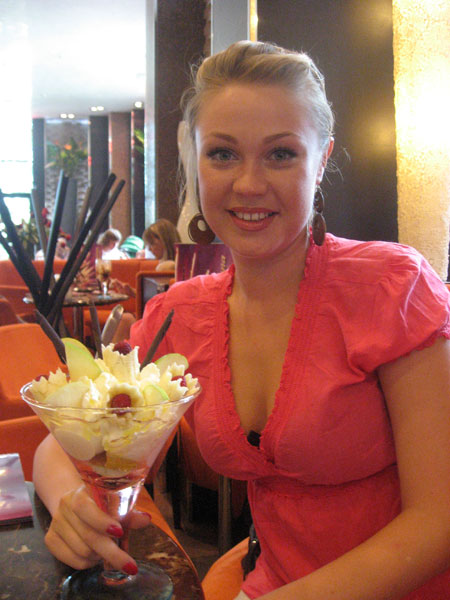 woman looking - buyrussianbride.com