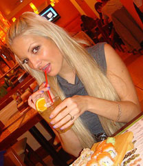 buyrussianbride.com - woman looking men